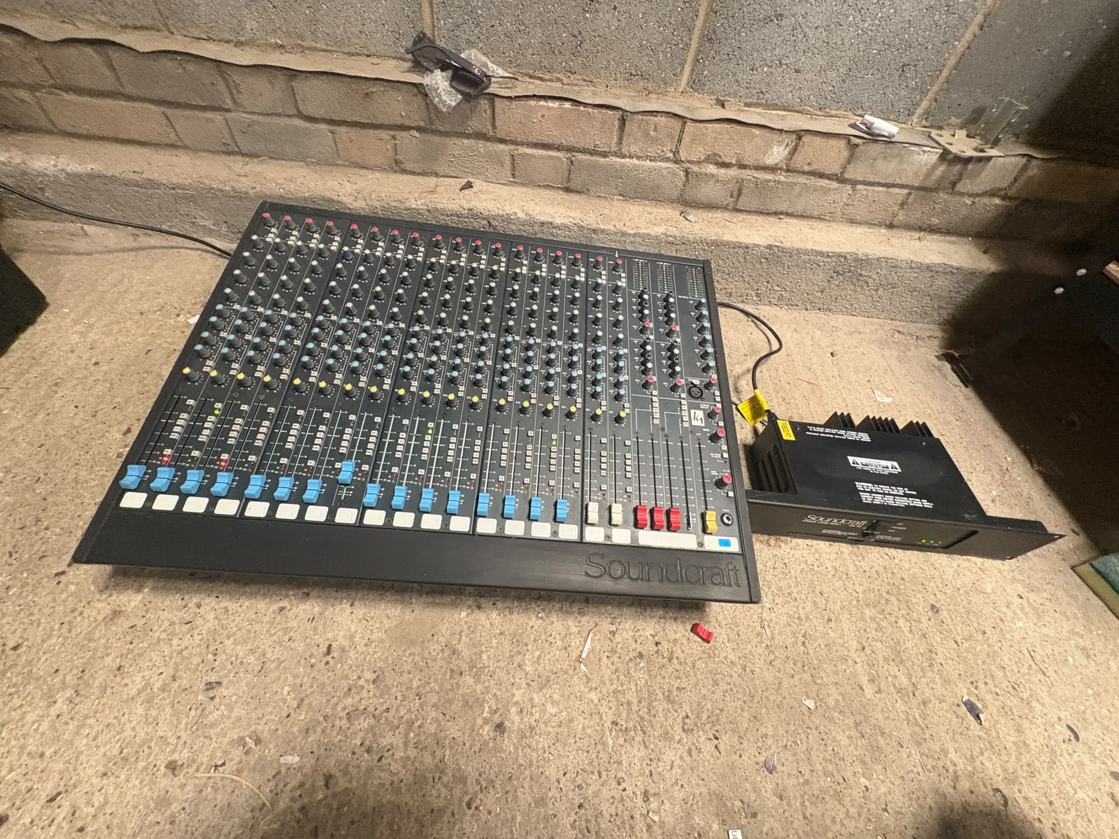 Soundcraft K1 16+2 Stereo Line 4-Bus Analogue Mixer with CPS150 PSU
