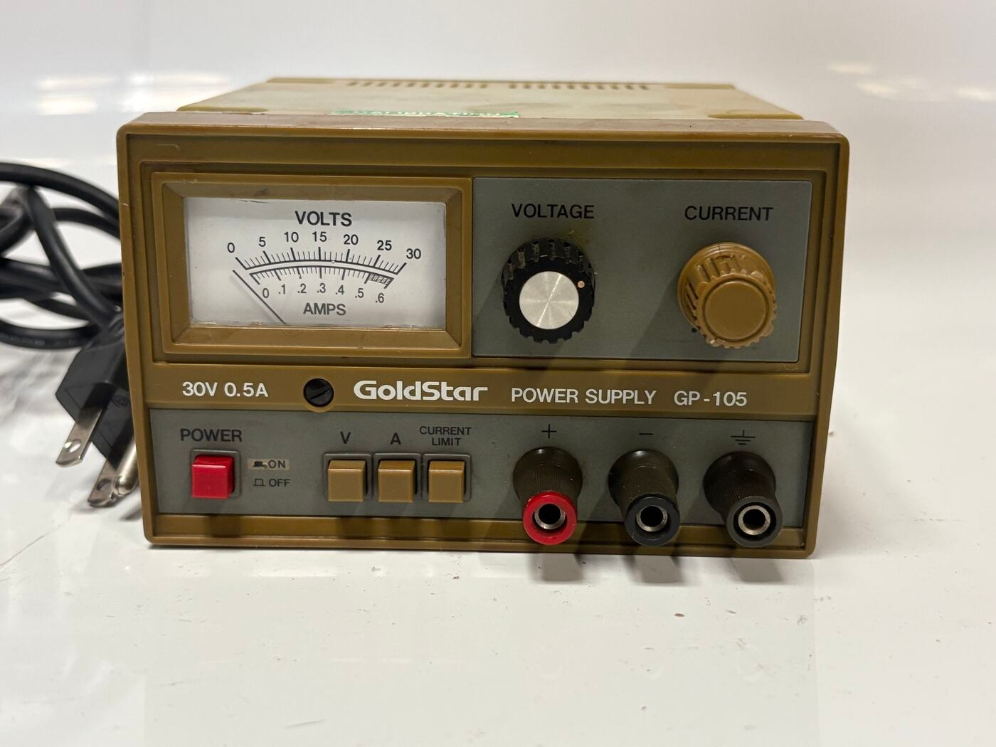 GoldStar GP-105 Bench AC/DC Power Supply 30V 0.5A