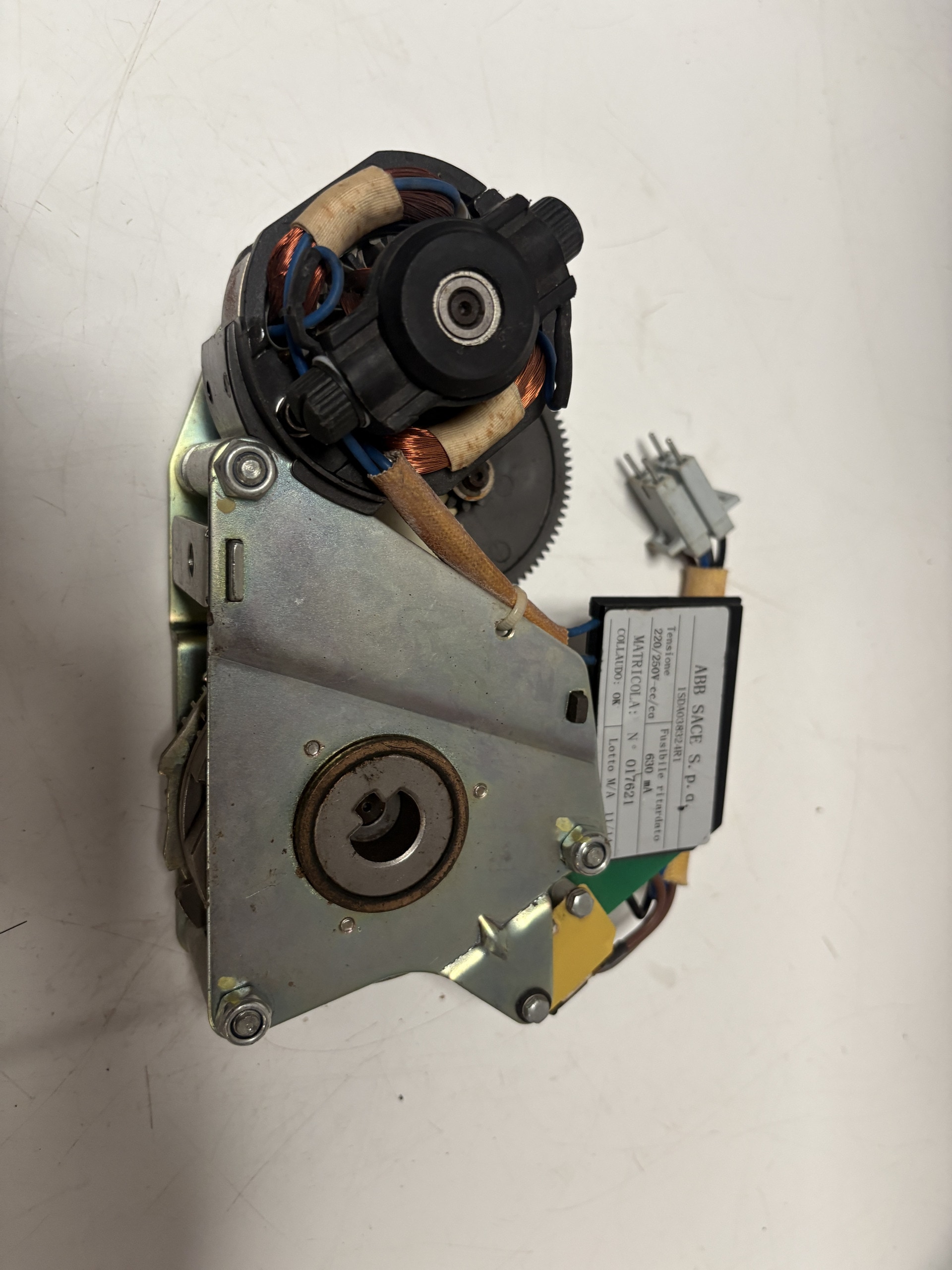 ABB SACE 1SDA038324R1 Emax Geared Motor Operator 220/250V
