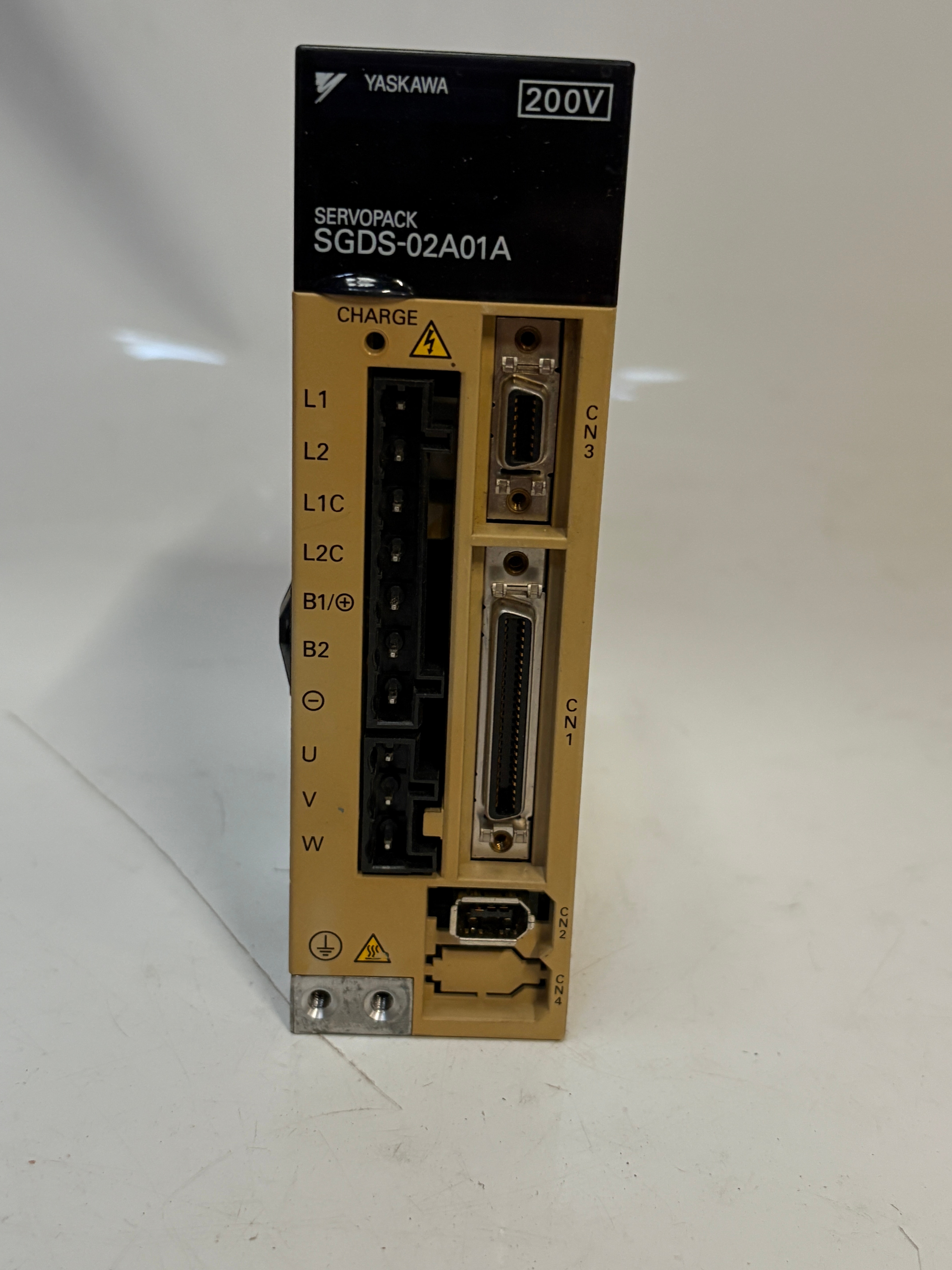 Yaskawa SGDS-02A01A SERVOPACK Servo Drive 200W 200V