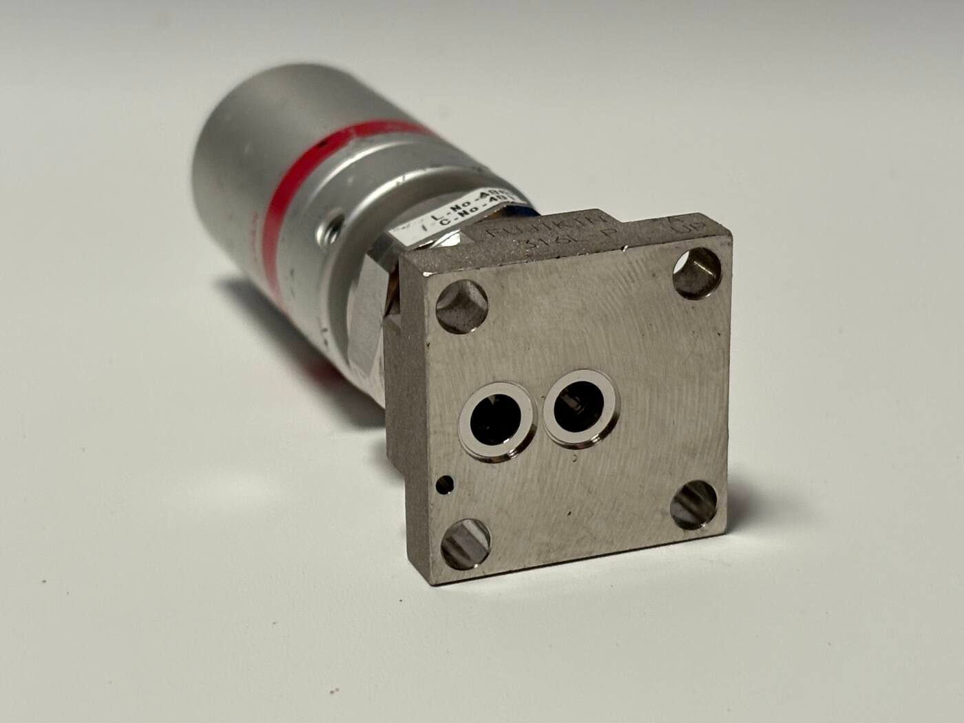 Fujikin 401180 316L-P N.C. Pneumatic Diaphragm Valve 0.4-0.6MPa