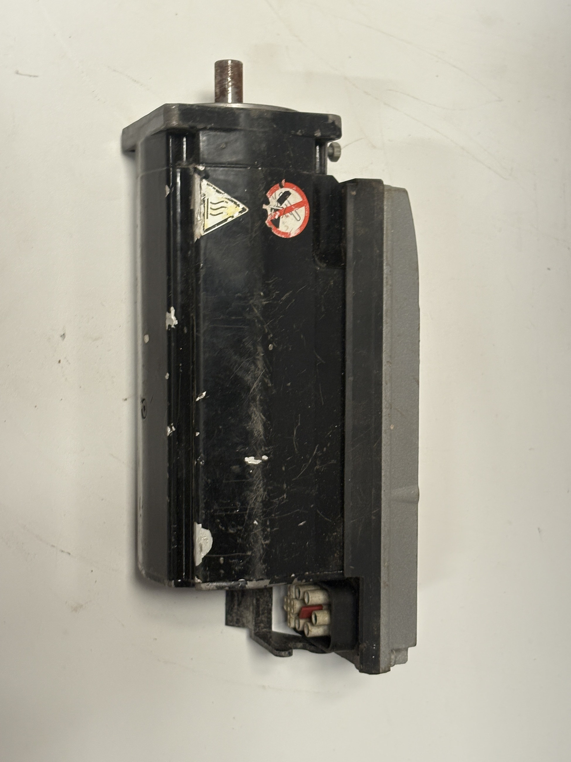Schneider ELAU VIA0701D01A0000 ISH070/60011 PacDrive Servo Motor