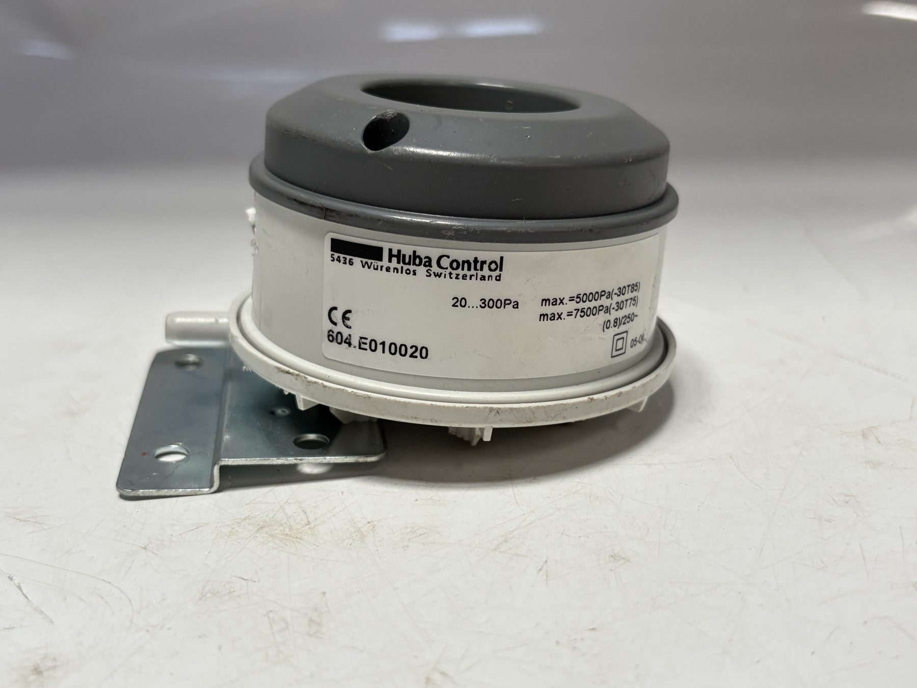 Huba Control 604.E010020 20-300Pa Differential Pressure Switch