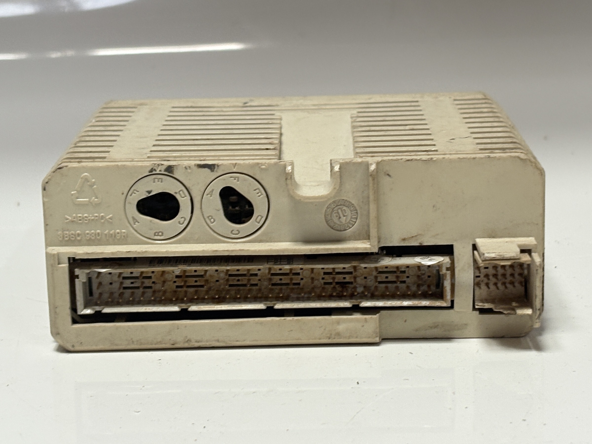 ABB 3BSE023602R1 DQ680 PR:J 24V DC Industrial I/O Module