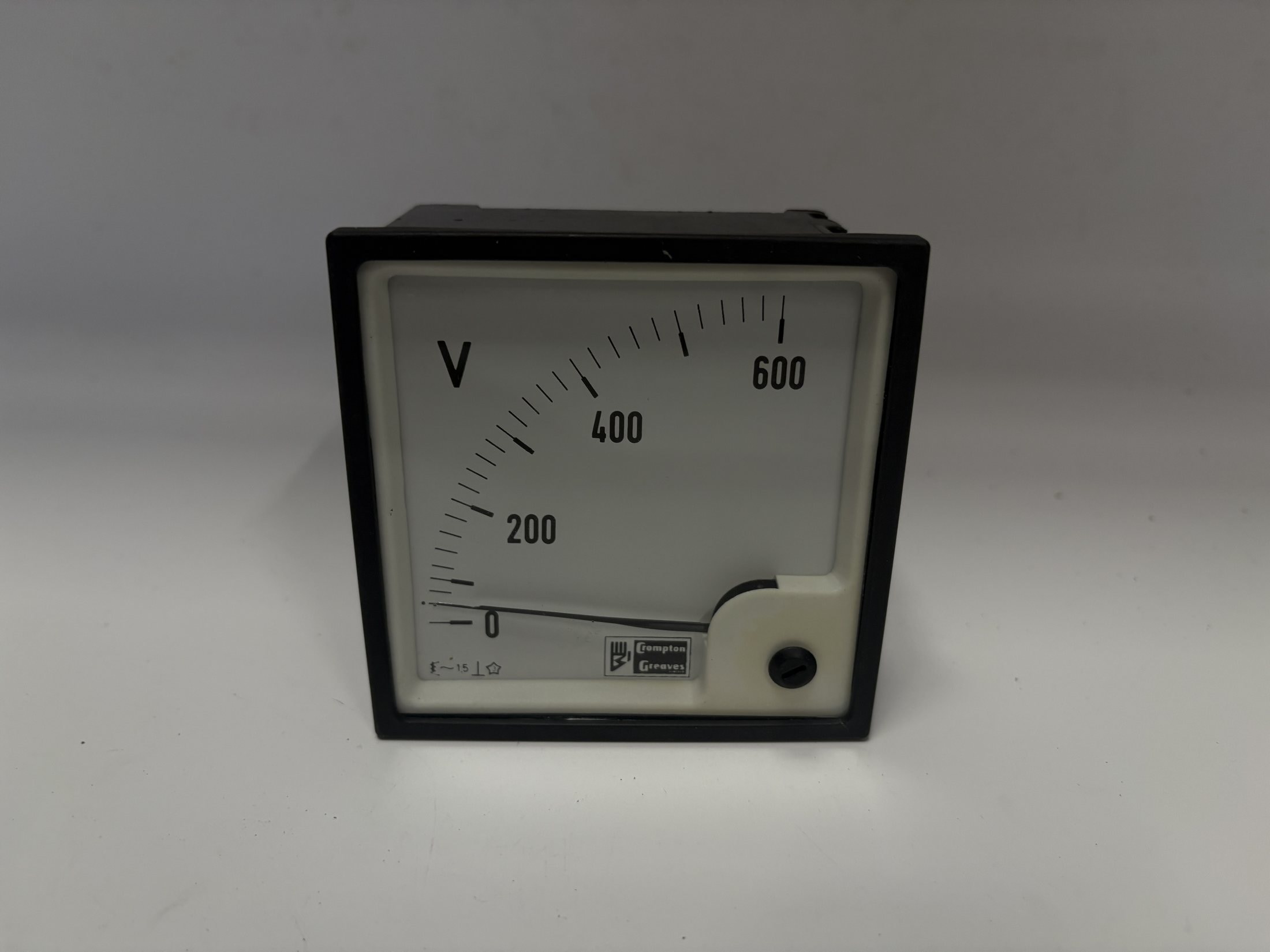 Crompton Greaves 6AC600V 0-600V AC Analogue Voltmeter Panel Meter