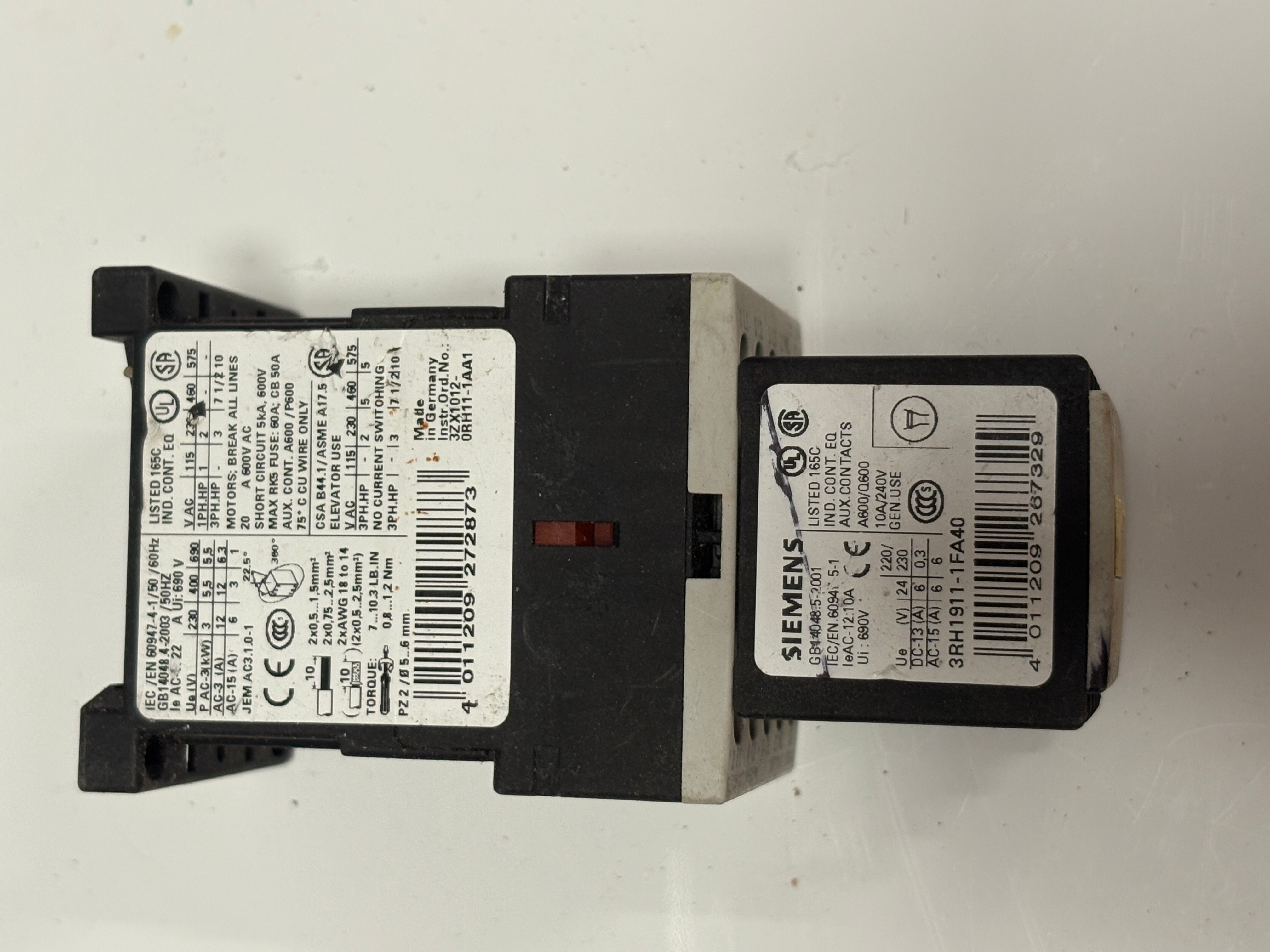 Siemens 3RT1016-1BB41 SIRIUS Contactor with 3RH1911-1FA40 Auxiliary Block Model 3RT1016-1BB41 / 3RH1911-1FA40 Product Type Contactor with auxiliary block